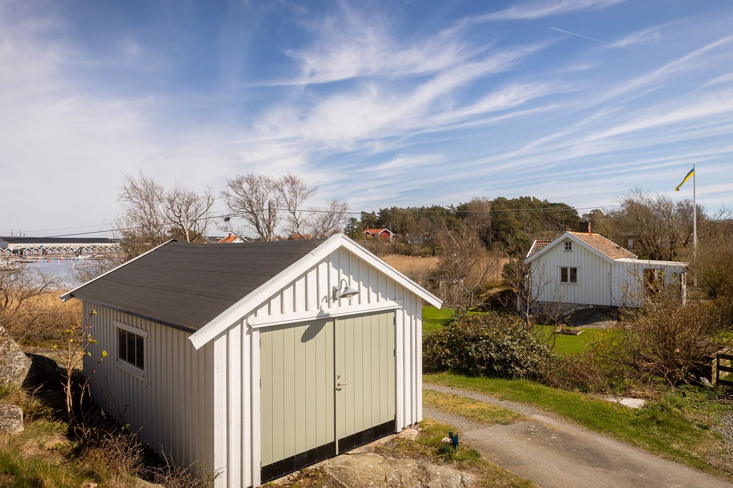 Komplementsbyggnad / sjöbod