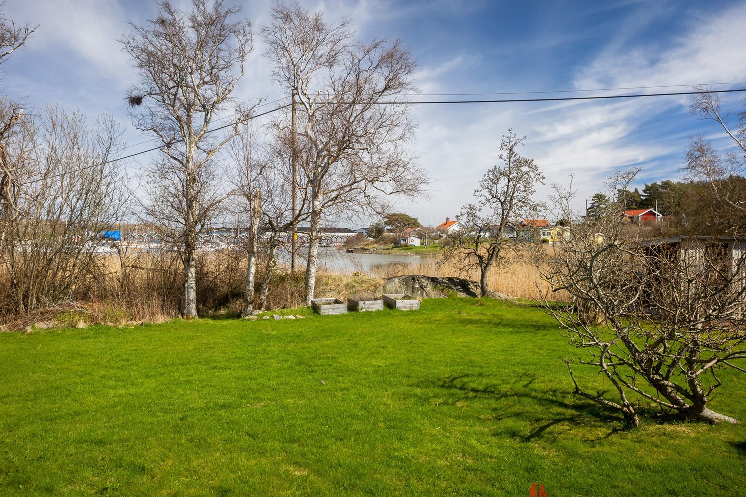 Vy över framsidan av trädgården