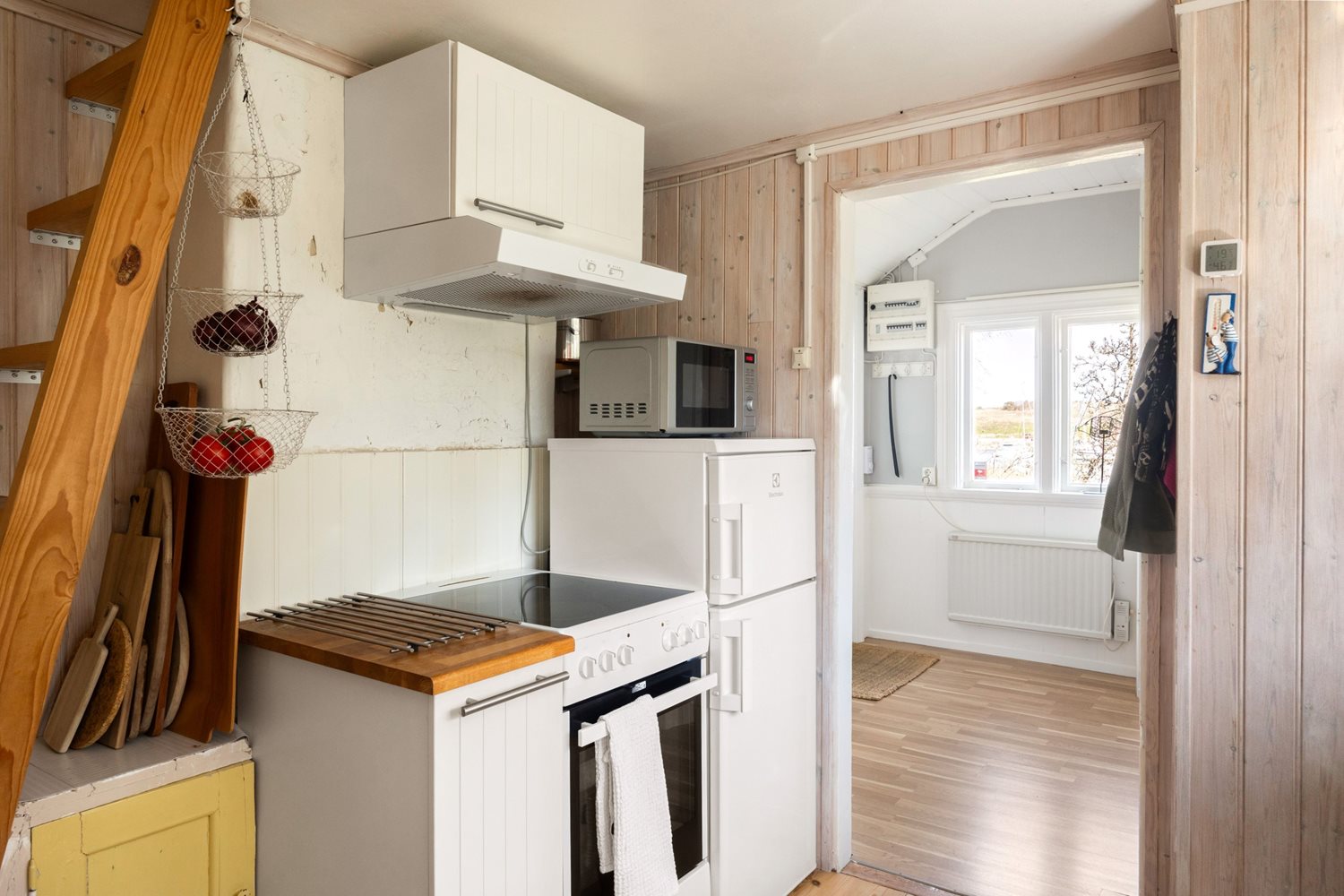 Kök med vy mot entre