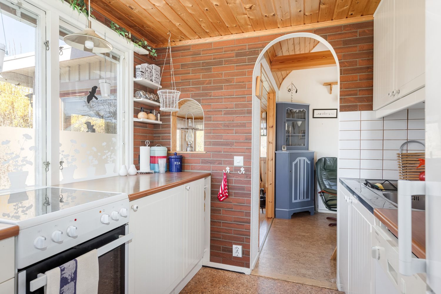 Vy över kök mot allrummet