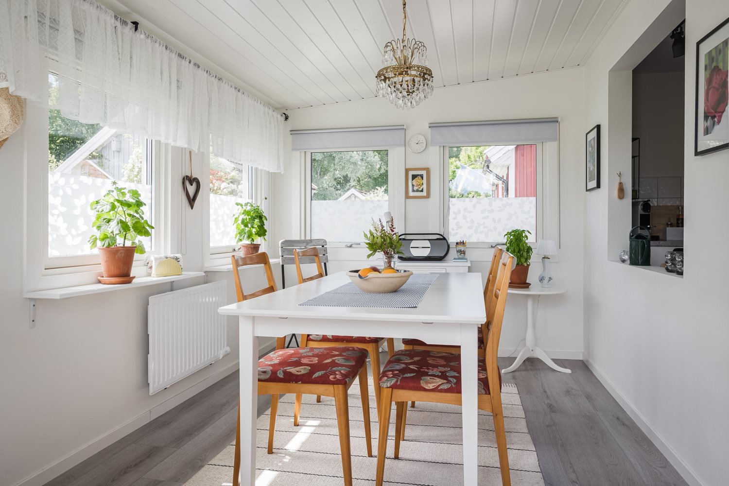 Inbyggd veranda med härligt ljusflöde