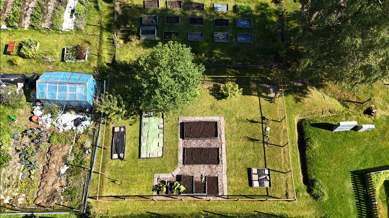Drönarbild över odlingslott