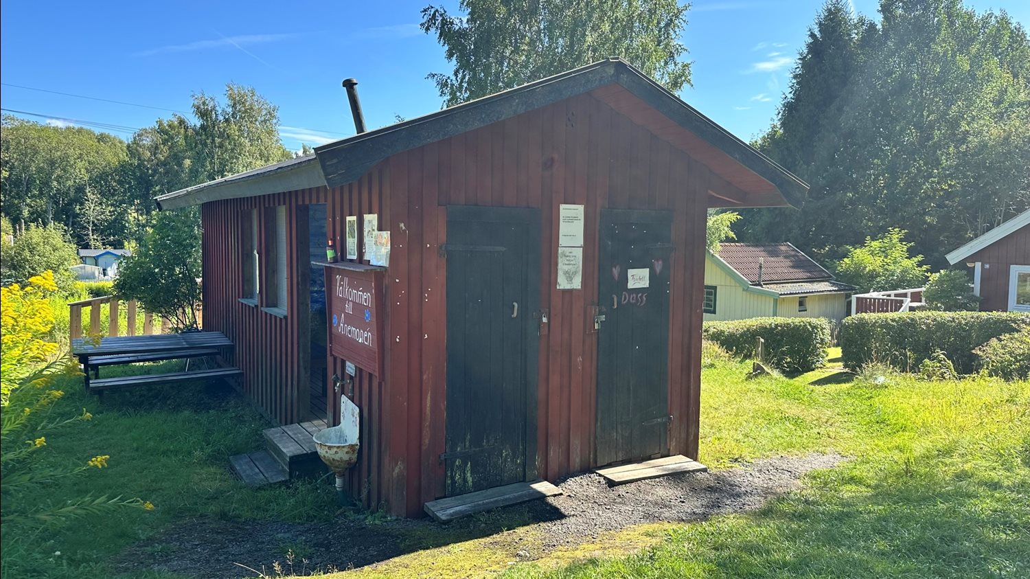 Föreningshuset samt toalett