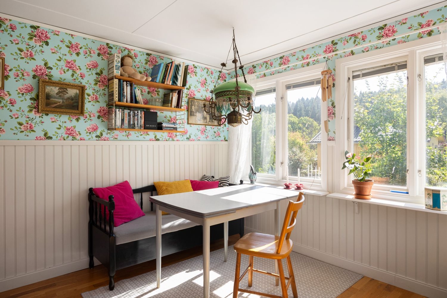 Vy över inbyggd veranda