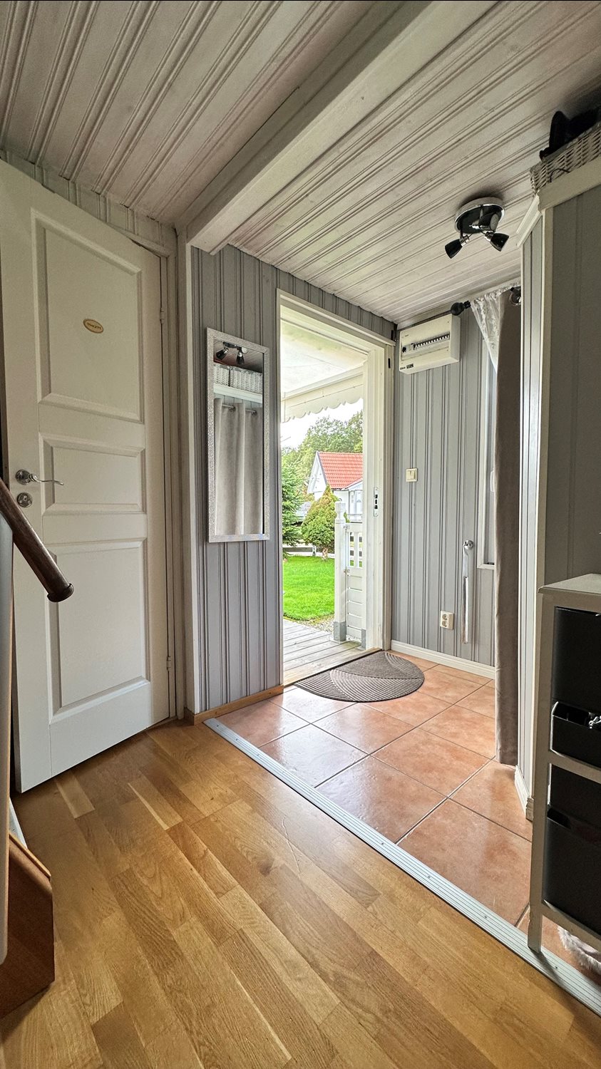 Vy från allrum mot entré