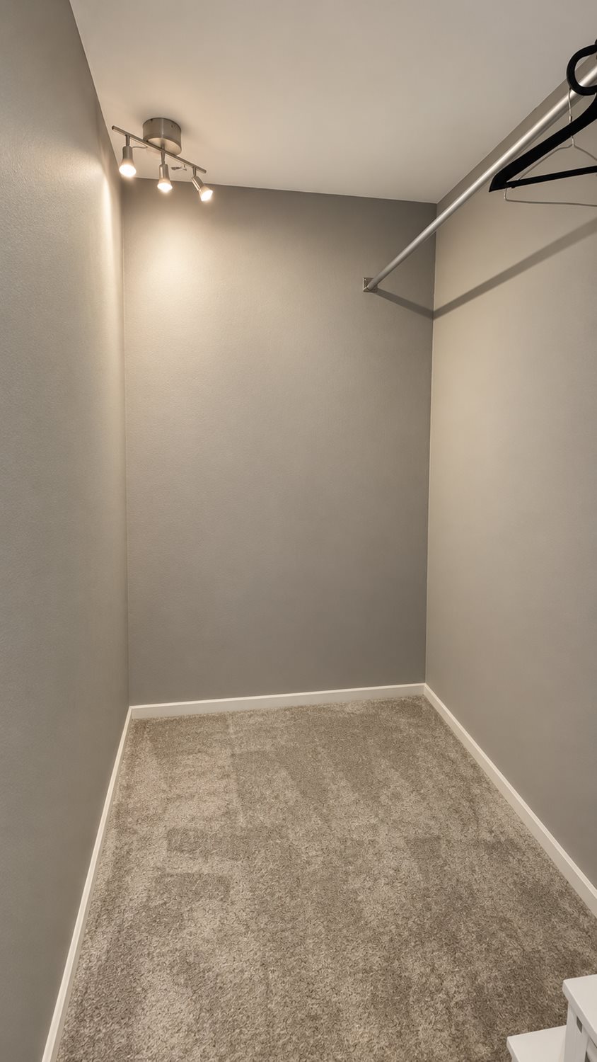 Klädkammare med heltäckningsmatta